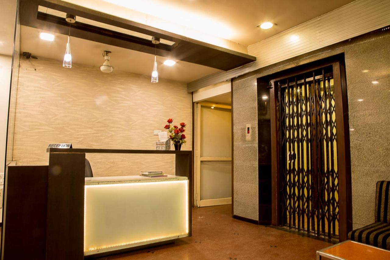 Hotel Shertown Ahmedabad Esterno foto