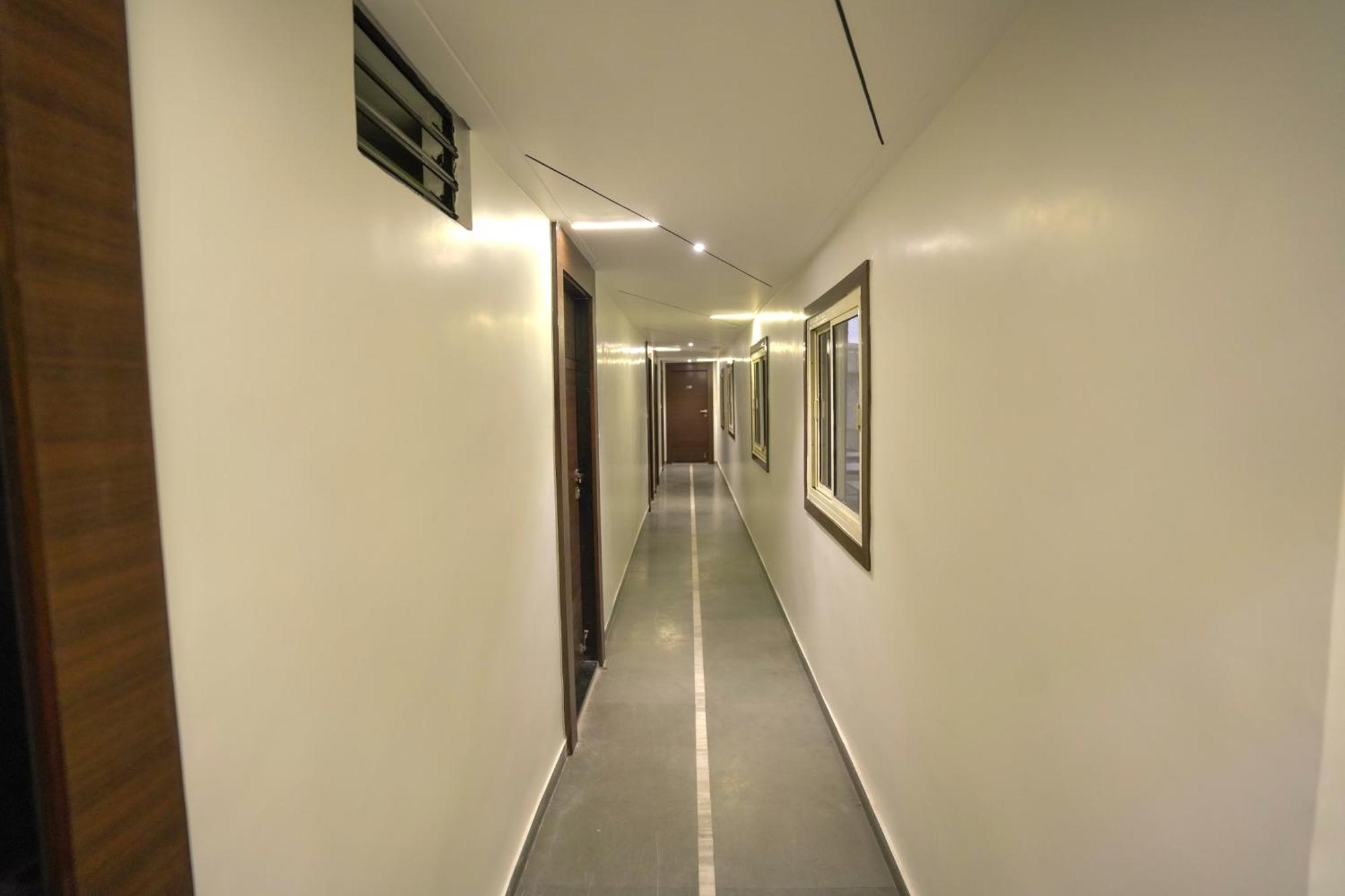 Hotel Shertown Ahmedabad Esterno foto