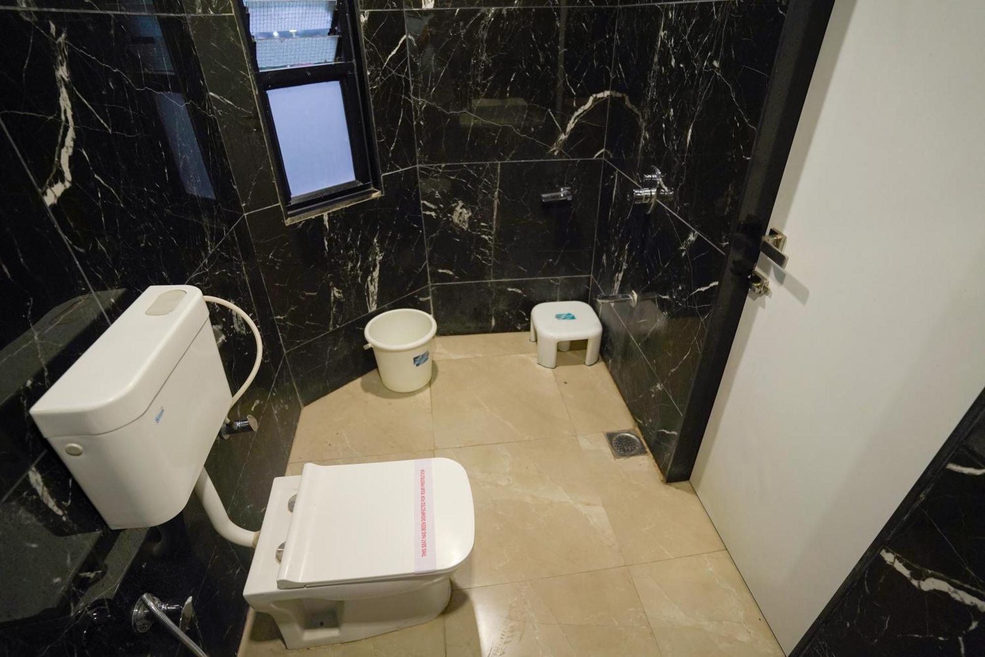 Hotel Shertown Ahmedabad Esterno foto