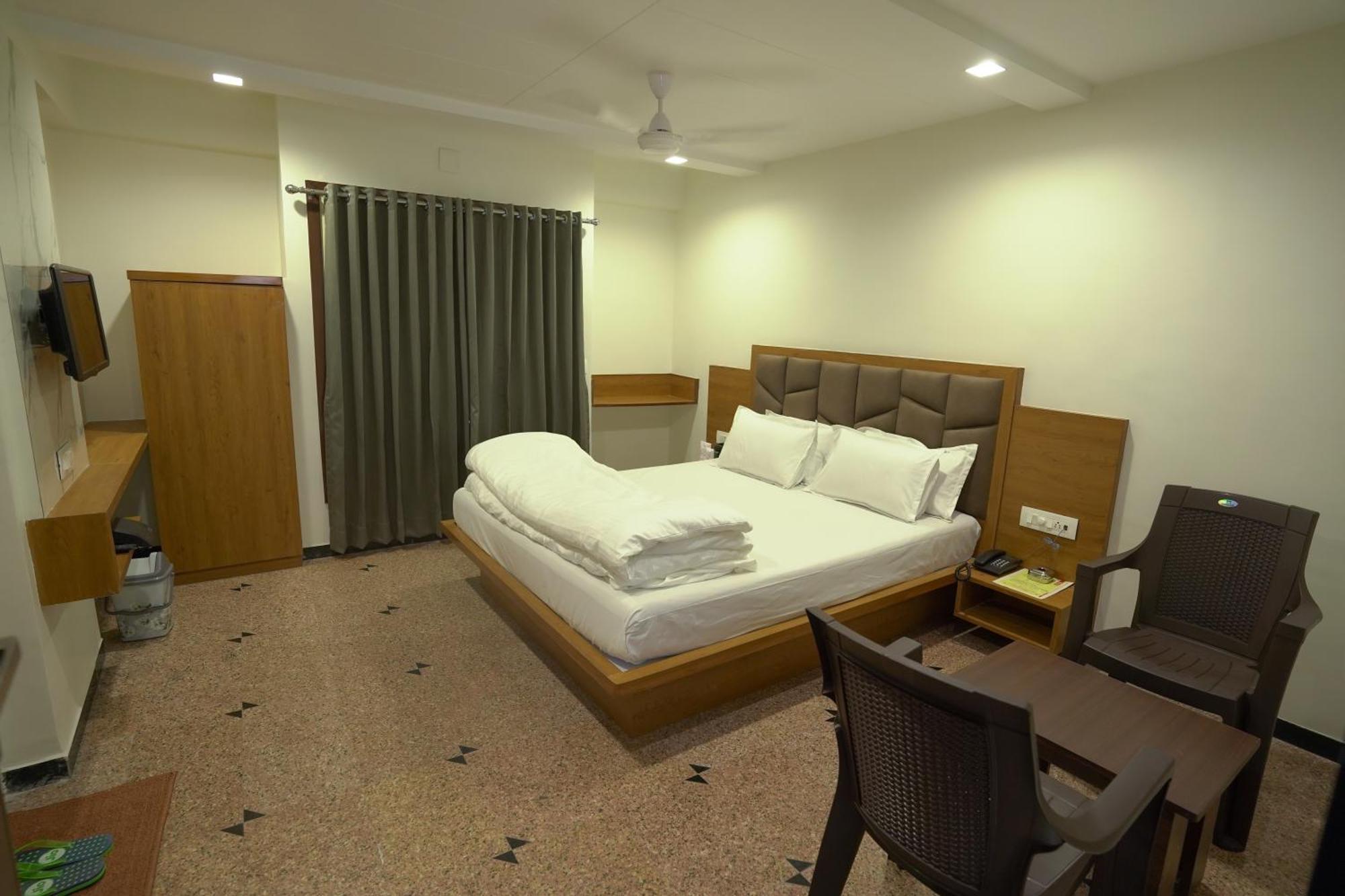 Hotel Shertown Ahmedabad Esterno foto