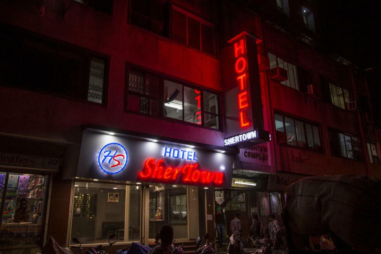 Hotel Shertown Ahmedabad Esterno foto